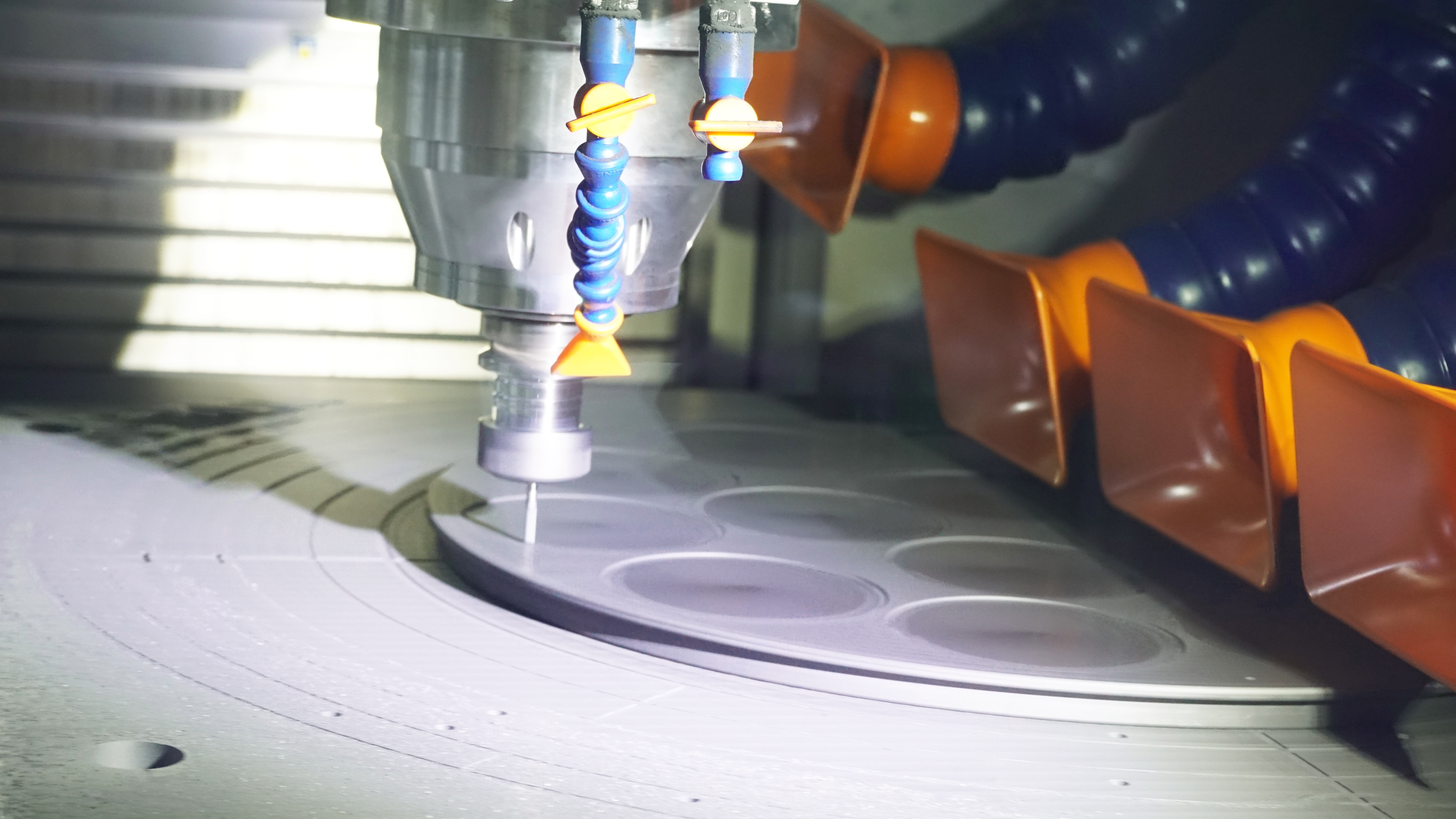 Inuti VETEK CNC Precision Machining Workshop: Bygger grunden för högrena halvledarkomponenter